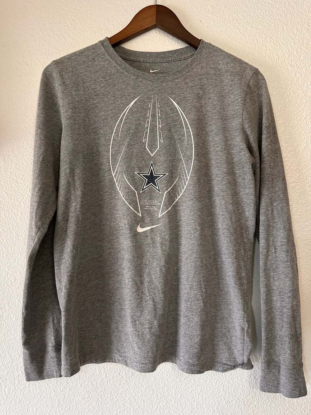 Nike Dallas Cowboys Long Sleeve T-Shirt Youth Size XL Gray